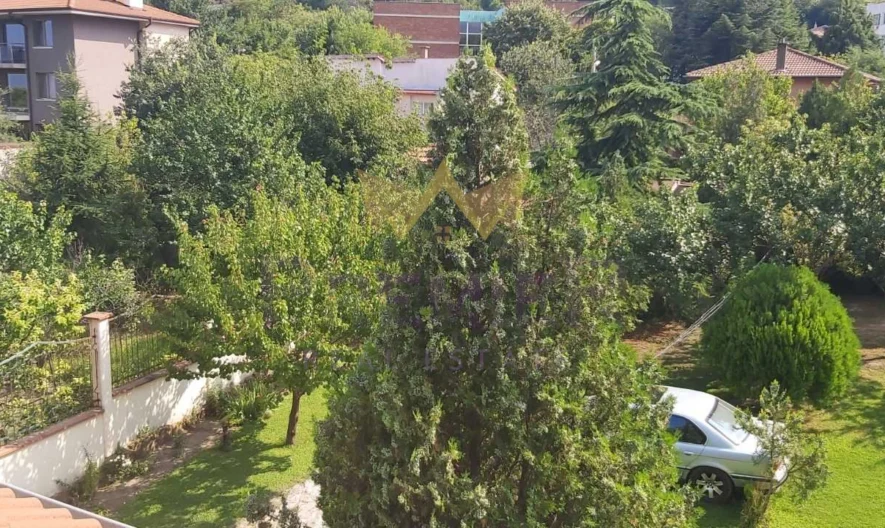 Двуфамилна къща, кв. Аспарухово -  - снимка 61 - Имоти Премиер