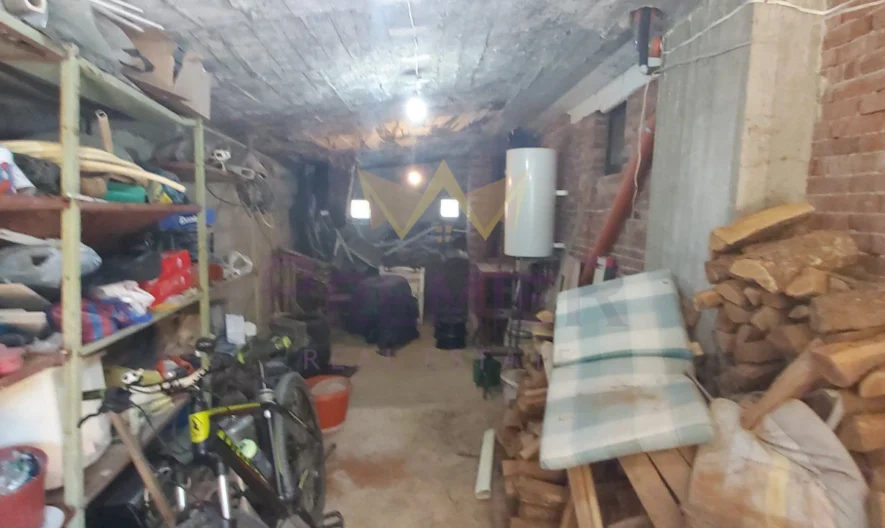 Двуфамилна къща, кв. Аспарухово - - снимка 7 - Имоти Премиер