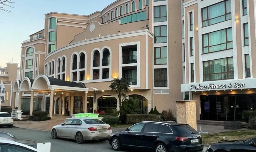 Двухкомнатная квартира с панорамным видом на море в Grand Hotel Sveti Vlas -  - снимка 3 - Имоти Премиер