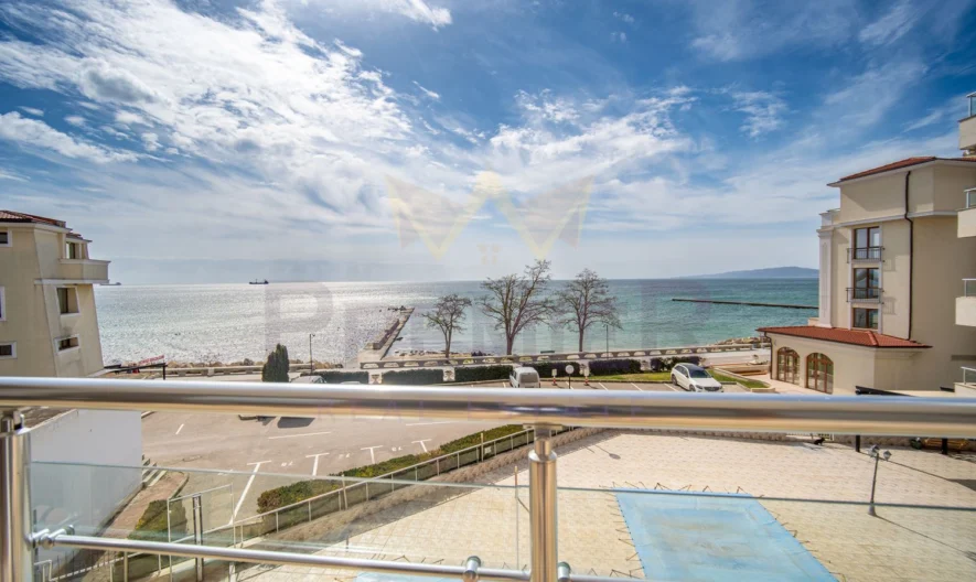 Двусатен апартамент на първа линия  в град Балчик -  - снимка 1 - Имоти Премиер