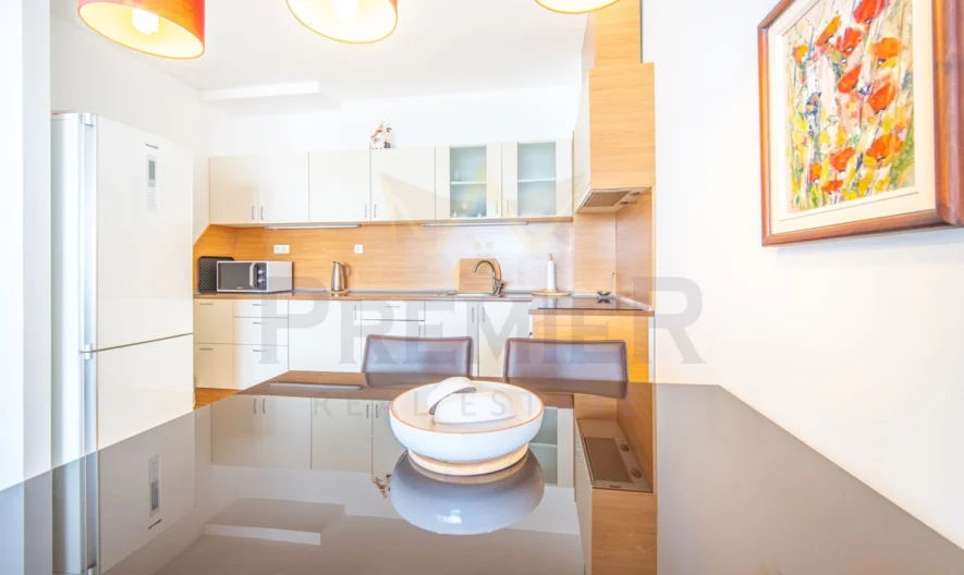 Двусатен апартамент на първа линия  в град Балчик -  - снимка 3 - Имоти Премиер