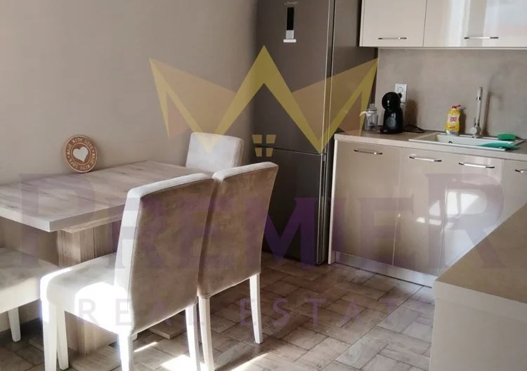 Двустаен апартамент до у-ще Л.Каравелов - - снимка 8 - Имоти Премиер