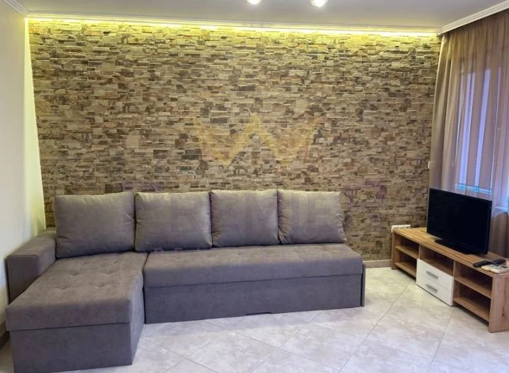 ДВУСТАЕН АПАРТАМЕНТ, ИДЕАЛЕН ЦЕНТЪР - - снимка 2 - Имоти Премиер