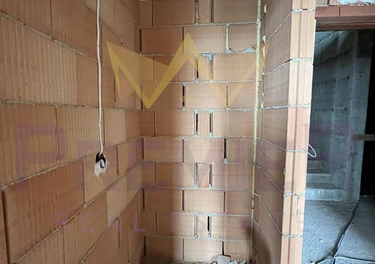 ДВУСТАЕН АПАРТАМЕНТ пред акт 16, м-т Пчелина -  - снимка 8 - Имоти Премиер