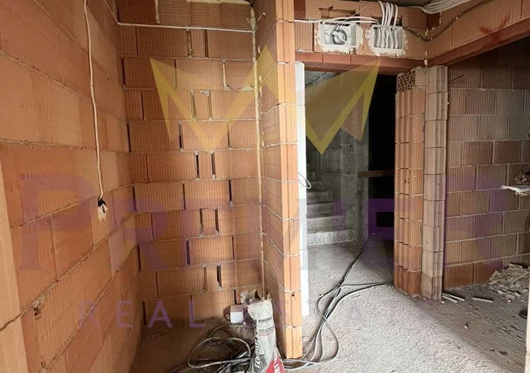 ДВУСТАЕН АПАРТАМЕНТ пред акт 16, м-т Пчелина -  - снимка 9 - Имоти Премиер