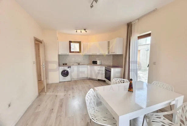 Двустаен апартамент  с гледка към морето и плажа на кв.Аспарухово. -  - снимка 1 - Имоти Премиер