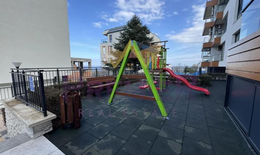 Двустаен апартамент с паркомясто, затворен комплекс, Галата -  - снимка 12 - Имоти Премиер