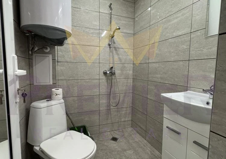 Двустаен апартамент с паркомясто, затворен комплекс, Галата -  - снимка 7 - Имоти Премиер