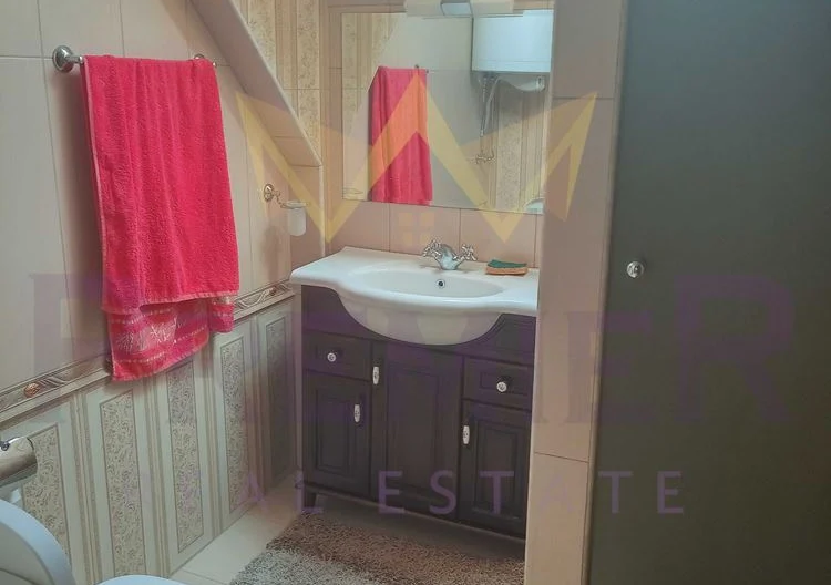 ДВУСТАЕН АПАРТАМЕНТ В ГАЛАТА - - снимка 5 - Имоти Премиер