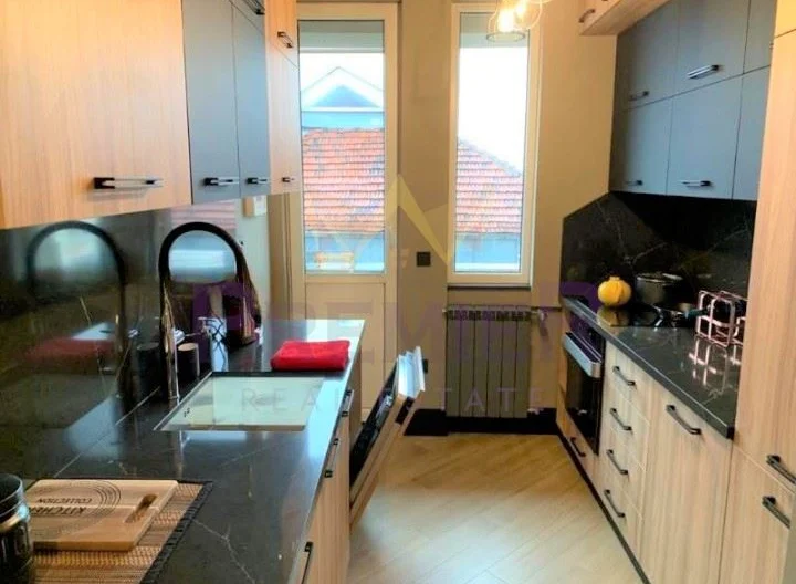 Двустаен апартамент в Идеален център -  - снимка 5 - Имоти Премиер