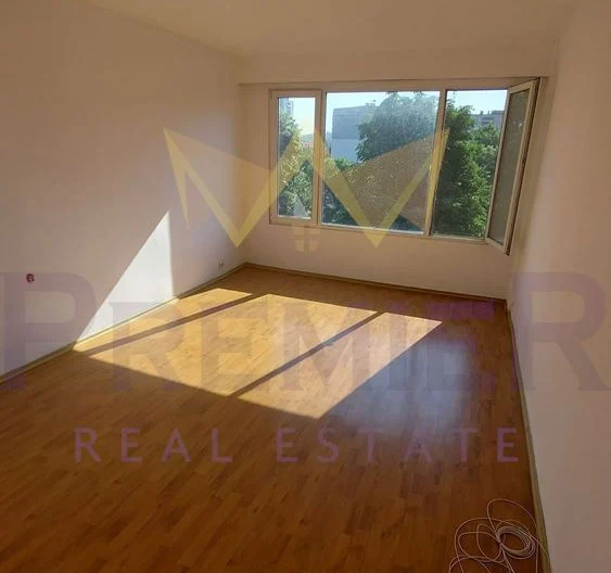 Двустаен апартамент в кв. Смирненски - - снимка 1 - Имоти Премиер