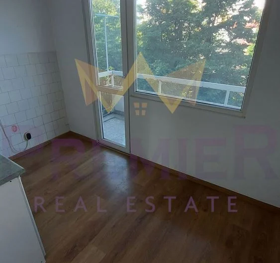 Двустаен апартамент в кв. Смирненски - - снимка 4 - Имоти Премиер