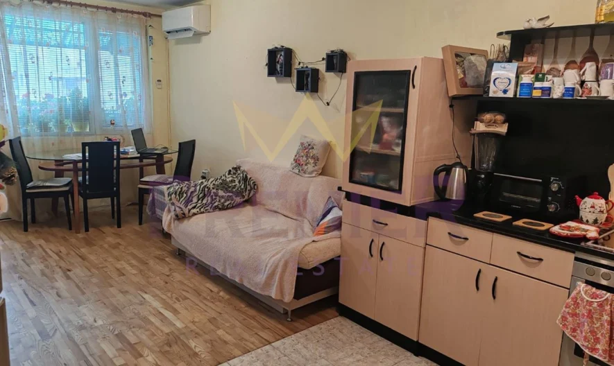 Двустаен апартамент в района на Колхозен пазар - - снимка 1 - Имоти Премиер