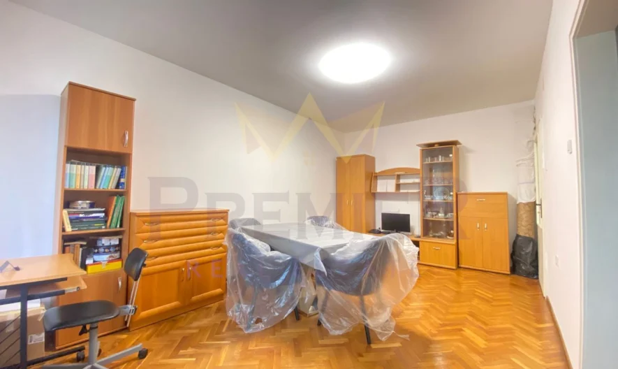 ДВУСТАЕН АПАРТАМЕНТ В СЪРЦЕТО НА гр. ВАРНА - - снимка 1 - Имоти Премиер