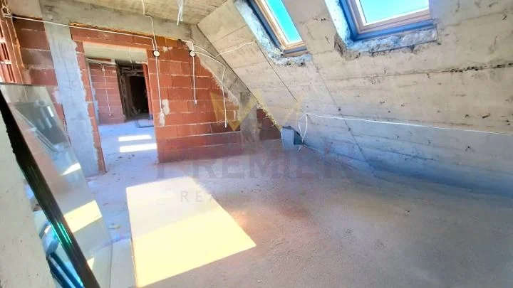 Двустаен апартамент в ж.к. Банишора -  - снимка 3 - Имоти Премиер