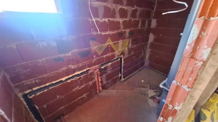 Двустаен апартамент в ж.к. Банишора -  - снимка 6 - Имоти Премиер