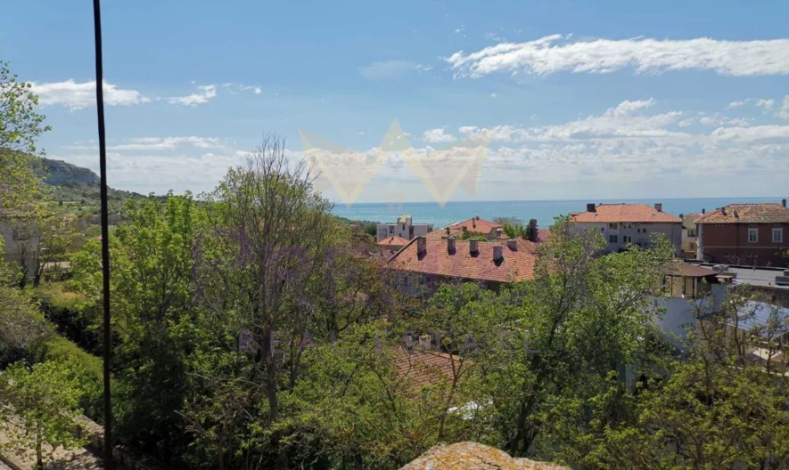 Двустаен апартамент за ремонт в центъра на Балчик – на метри от морето -  - снимка 7 - Имоти Премиер