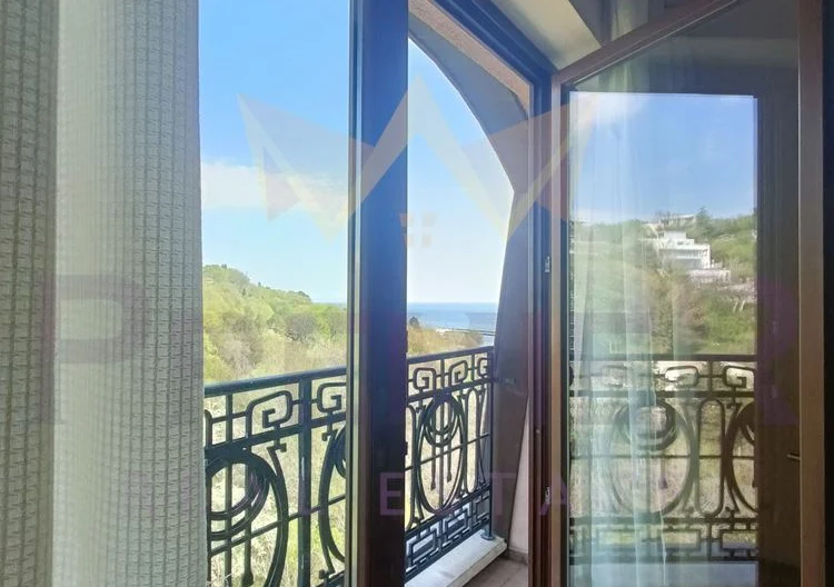 Двустаен обзаведен апартамент в к.к. Св. Св. Константин и Елена - - снимка 11 - Имоти Премиер