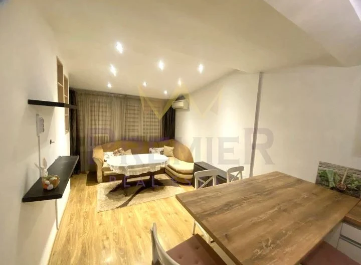 Двустаен обзаведен апартамент в Цветен квартал -  - снимка 2 - Имоти Премиер