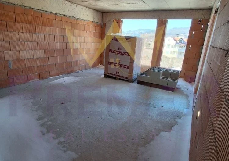 ДВУСТАЕН С ПАРКОМЯСТО В ЦЕНАТА -  - снимка 1 - Имоти Премиер