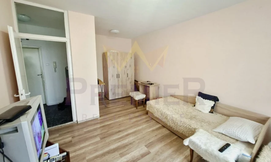 Двустаен ж.к. Вл. Варненчик -  - снимка 2 - Имоти Премиер