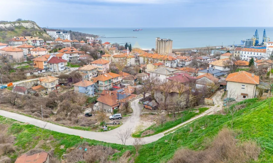 Едноетажна къща с уникална морска панорама в град Балчик -  - снимка 25 - Имоти Премиер