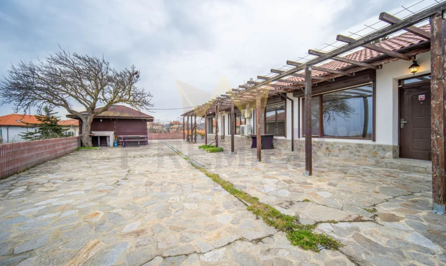 Едноетажна къща с уникална морска панорама в град Балчик -  - снимка 3 - Имоти Премиер