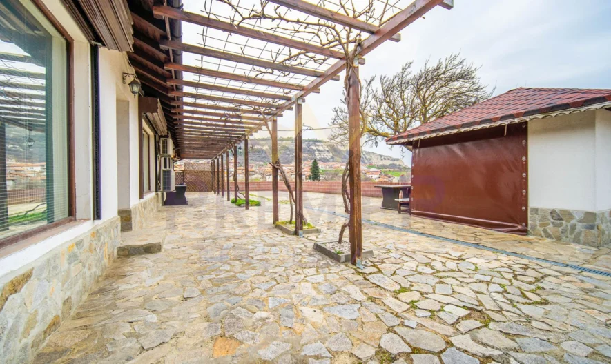 Едноетажна къща с уникална морска панорама в град Балчик -  - снимка 4 - Имоти Премиер