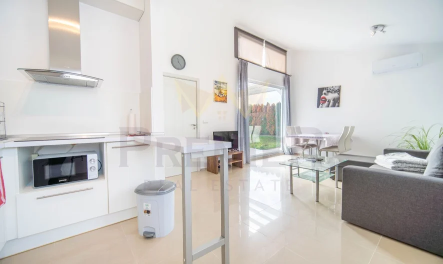 Едноетажна стилна къща тип близнак с двор и морска панорам край с. Кранево, общ. Балчик, обл. Добрич -  - снимка 9 - Имоти Премиер