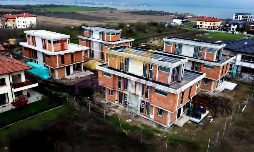 Еднофамилна къща с панорамна гледка море в кв. Крайморие , гр. Бургас -  - снимка 1 - Имоти Премиер