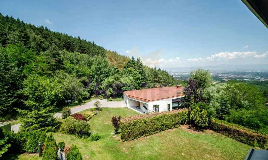 Еднофамилна къща с стилна архитектура и модерни дизайнерски решения в Бистрица - - снимка 1 - Имоти Премиер