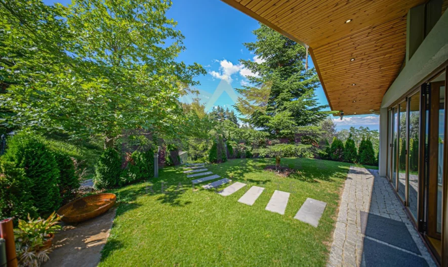 Еднофамилна къща с стилна архитектура и модерни дизайнерски решения в Бистрица - - снимка 32 - Имоти Премиер