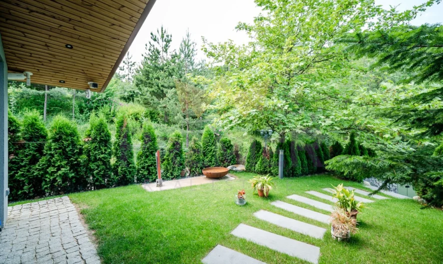 Еднофамилна къща с стилна архитектура и модерни дизайнерски решения в Бистрица - - снимка 32 - Имоти Премиер