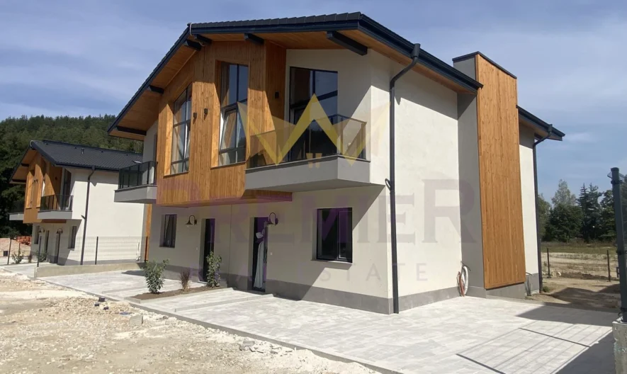 Еднофамилна къща в гр. Велинград -  - снимка 1 - Имоти Премиер