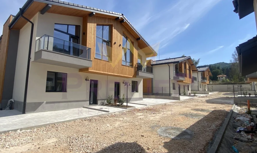 Еднофамилна къща в гр. Велинград - - снимка 3 - Имоти Премиер