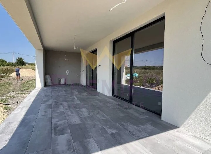 Еднофамилна къща в с. Хераково -  - снимка 5 - Имоти Премиер