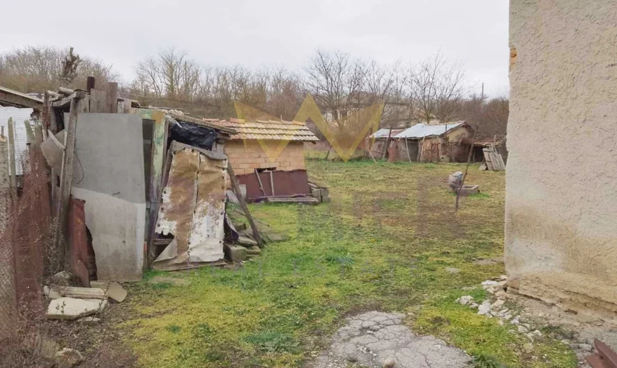 Еднофамилна къща в с.Изворово, област Добрич - - снимка 15 - Имоти Премиер