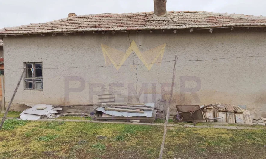 Еднофамилна къща в с.Изворово, област Добрич - - снимка 18 - Имоти Премиер