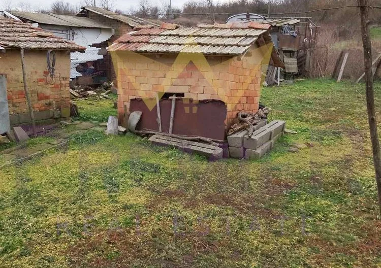 Еднофамилна къща в с.Изворово, област Добрич -  - снимка 18 - Имоти Премиер