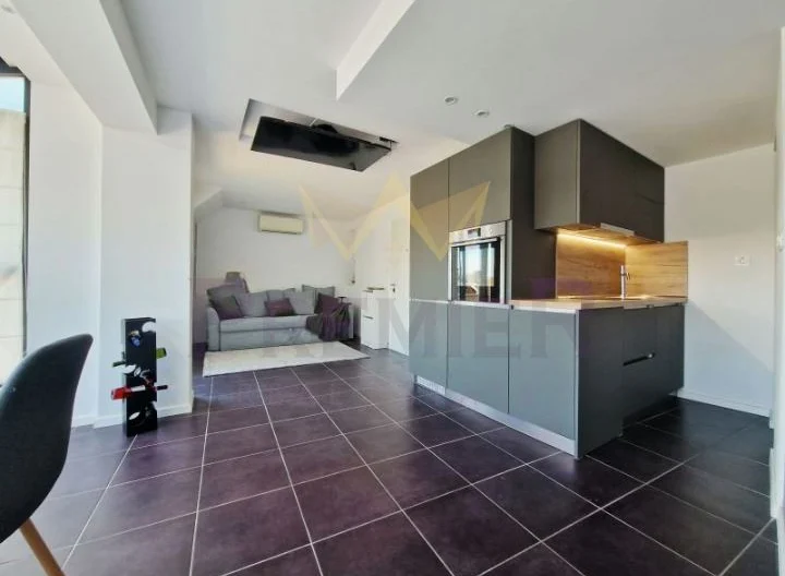 ЕДНОСТАЕН АПАРТАМЕНТ, ЦЕНТЪР -  - снимка 1 - Имоти Премиер