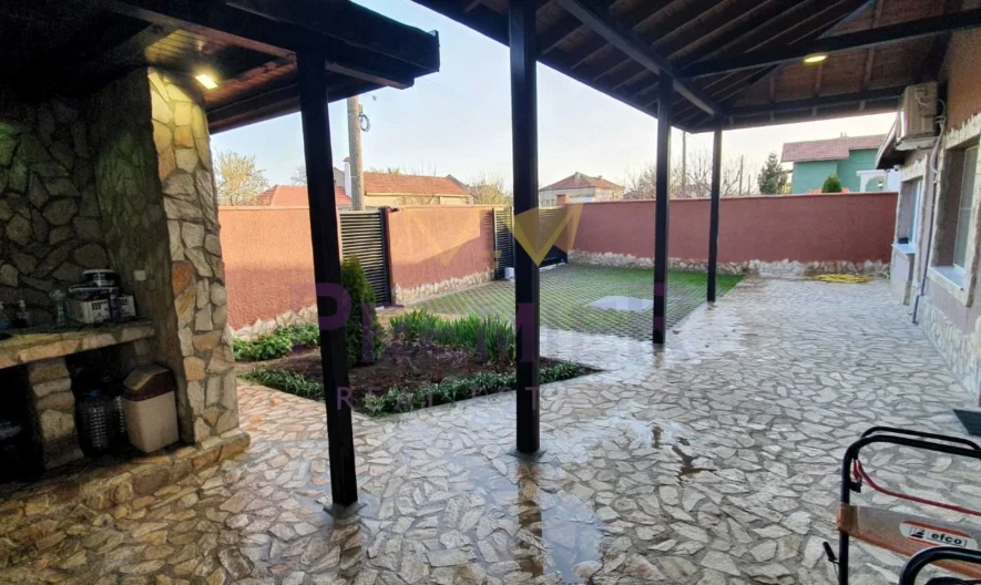 Einstöckiges Haus im Dorf Plachi Dol, Gemeinde Balchik - - snimka 1 - Imoti Premier