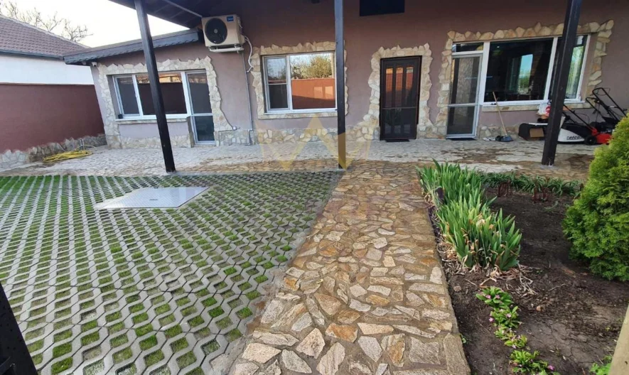 Einstöckiges Haus im Dorf Plachi Dol, Gemeinde Balchik - - snimka 2 - Imoti Premier
