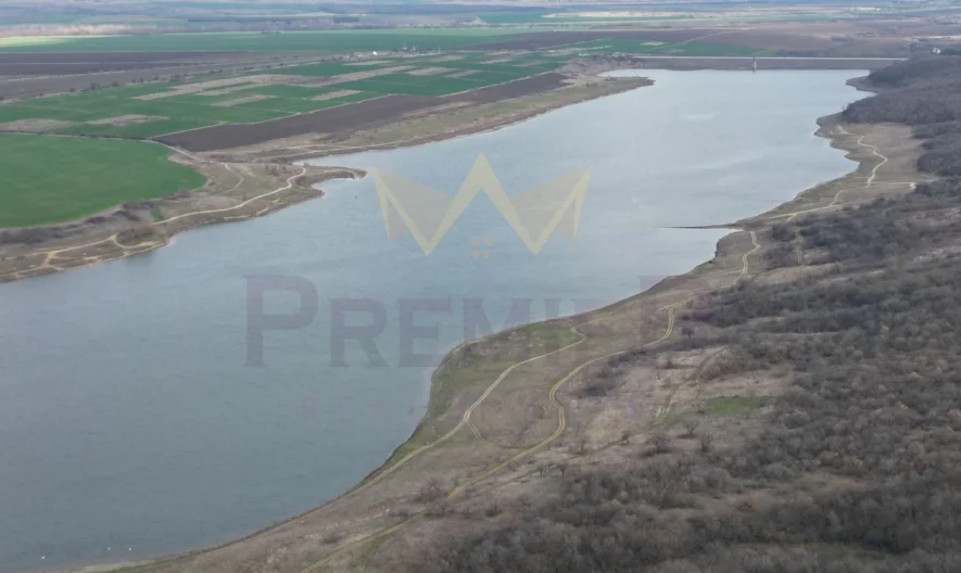 Ексклузивен парцел 4795 кв.м. до яз. Порой -  - снимка 1 - Имоти Премиер