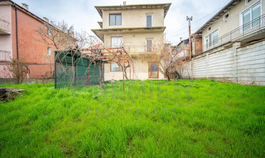 🏡 Ексклузивна триетажна къща с морска панорама в гр. Балчик 🌊 -  - снимка 1 - Имоти Премиер