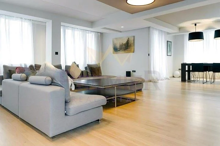 Елегантен и просторен многостаен апартамент в Стрелбище -  - снимка 3 - Имоти Премиер