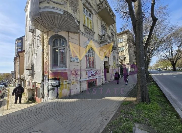 Etage eines Hauses im idealen Zentrum, Viertel Obshtinata -  - snimka 1 - Imoti Premier