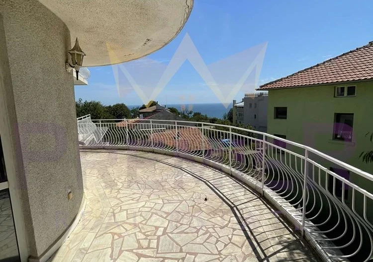 Етаж от къща на метри от плажа в Галата - - снимка 12 - Имоти Премиер