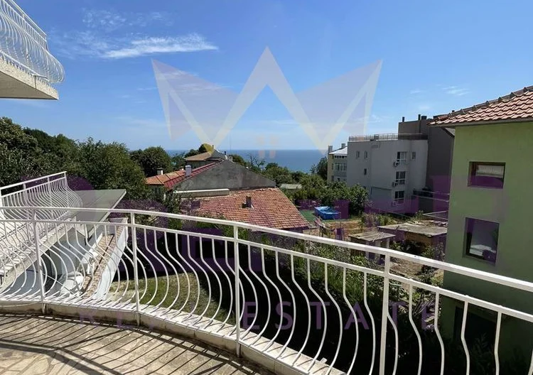 Етаж от къща на метри от плажа в Галата - - снимка 2 - Имоти Премиер