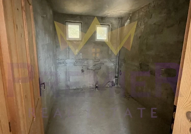 Етаж от къща на метри от плажа в Галата -  - снимка 9 - Имоти Премиер