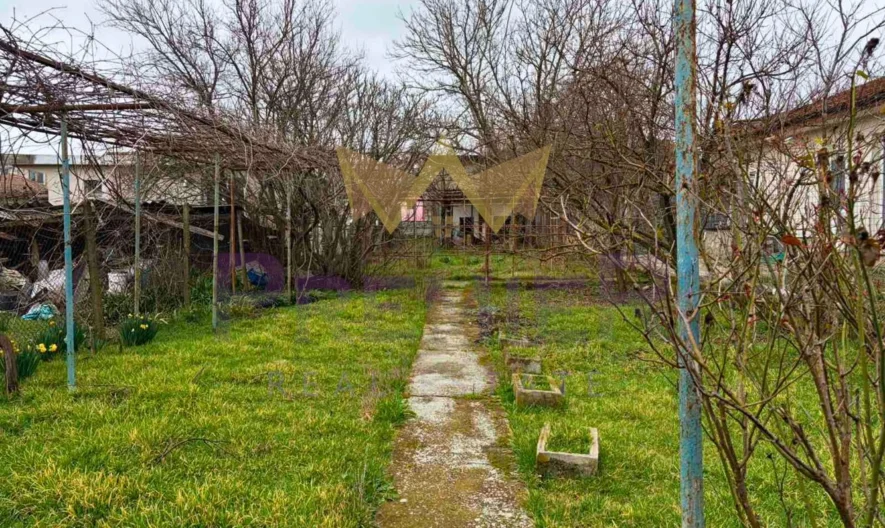 Етаж от къща с лице на две улици в гр. Средец -  - снимка 2 - Имоти Премиер